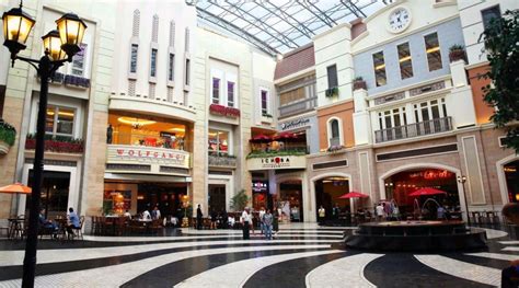 newport mall resorts world manila.